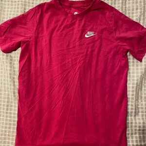 The Nike Tee size Youth XL (FW)